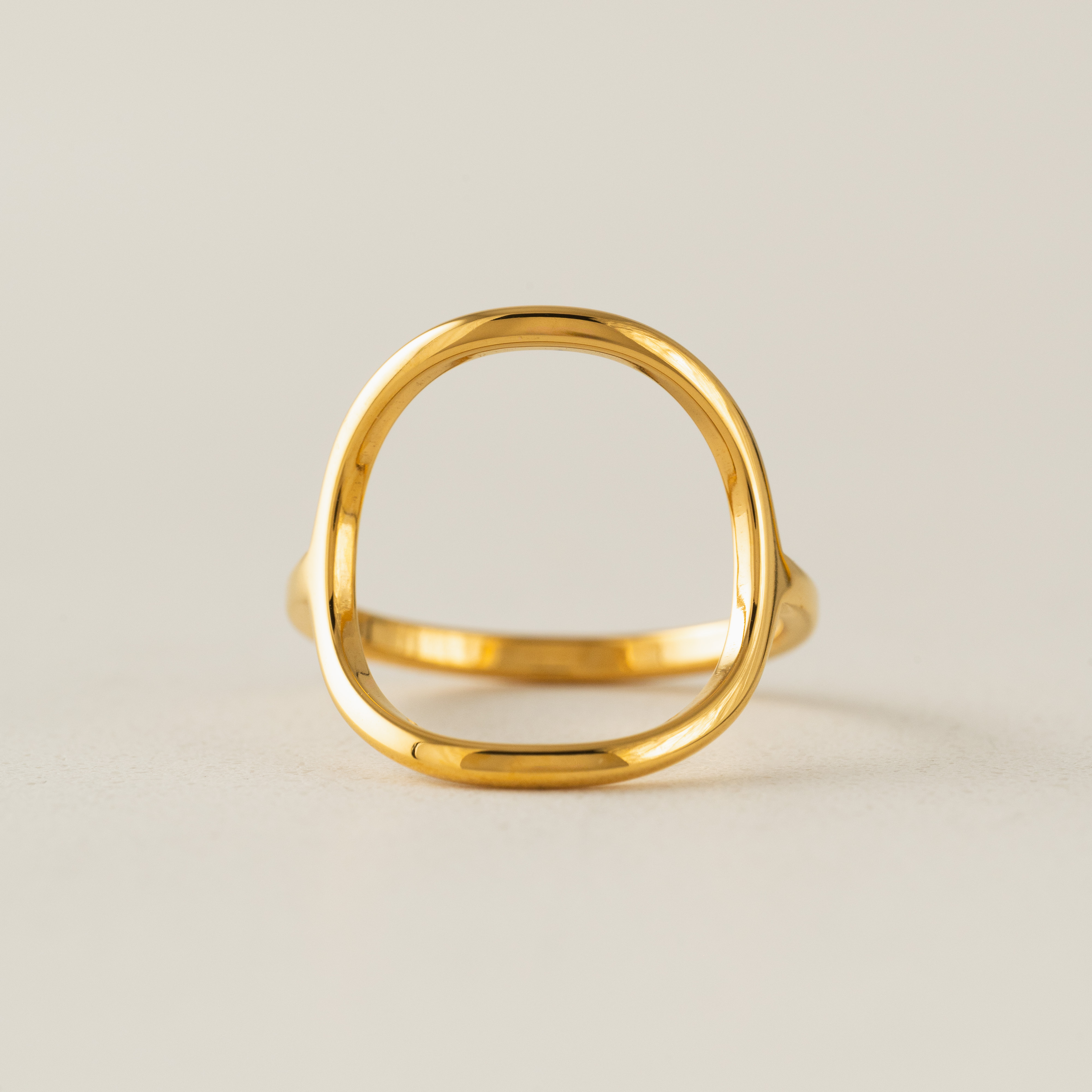 Picture of Lato Circle Ring - Gold - Size 7