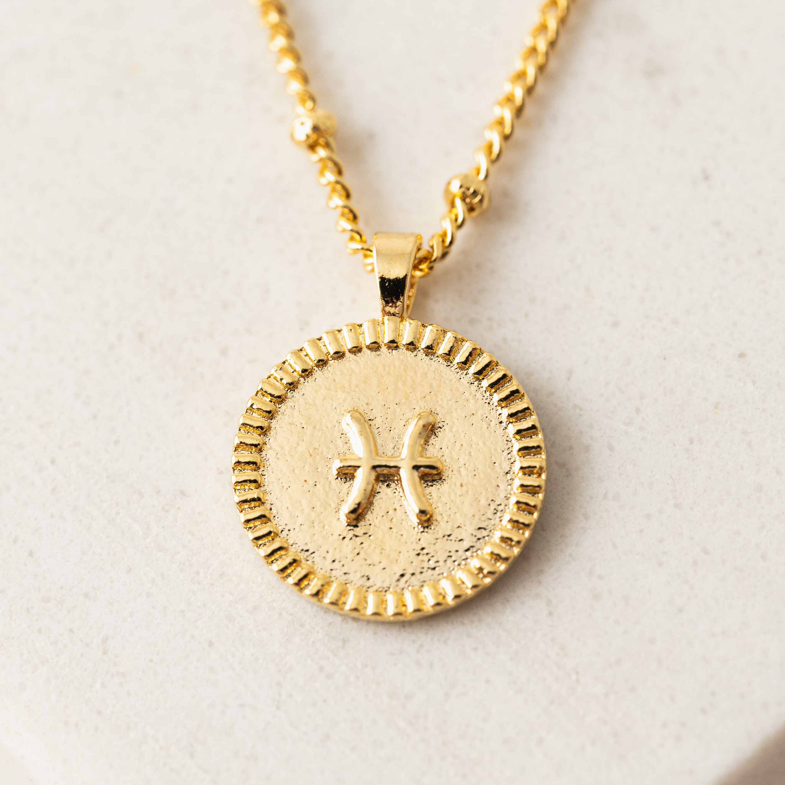 Picture of Pisces Horoscope Necklace - Gold