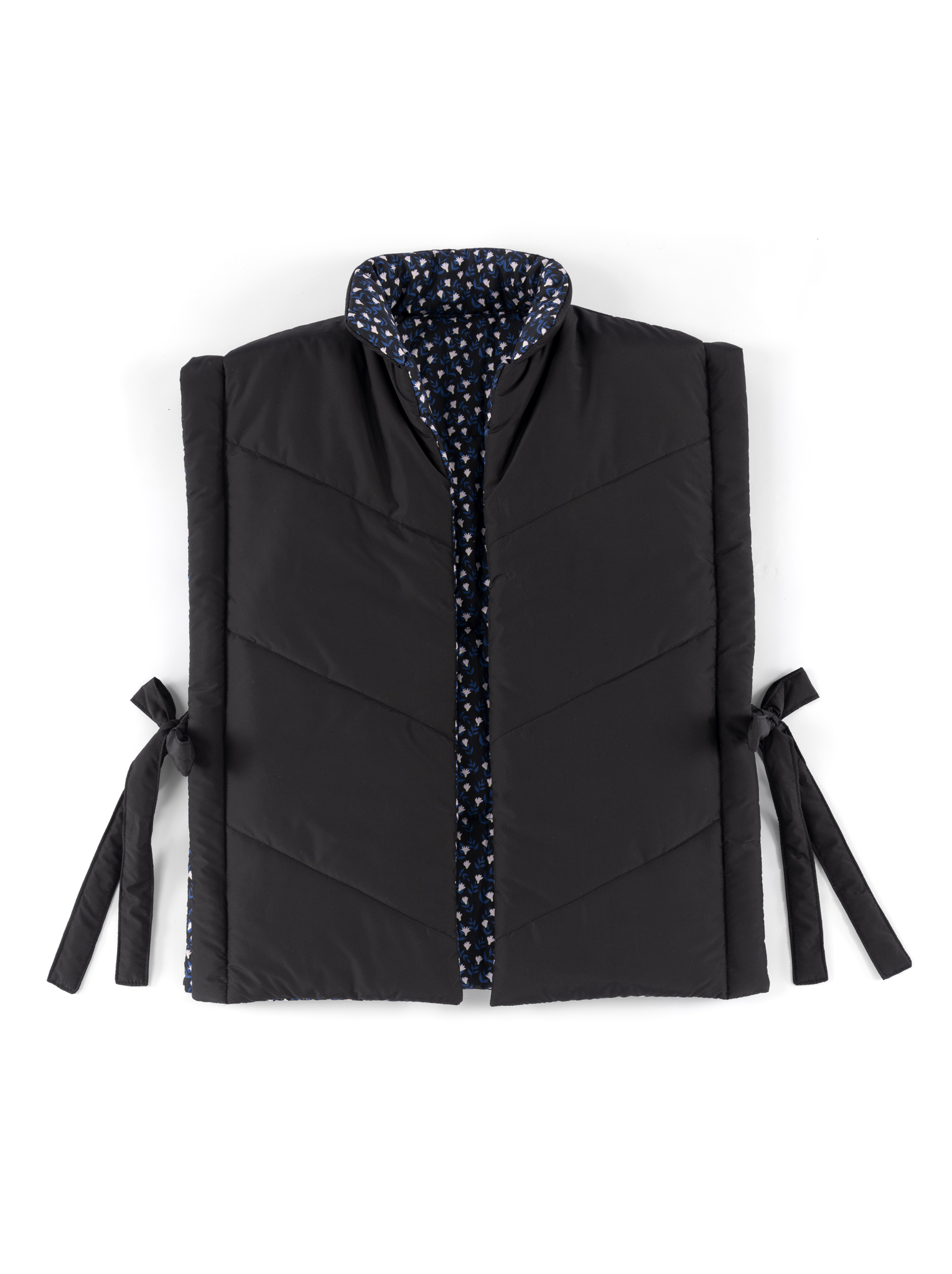Picture of PETRA REVERSIBLE VEST,BLACK