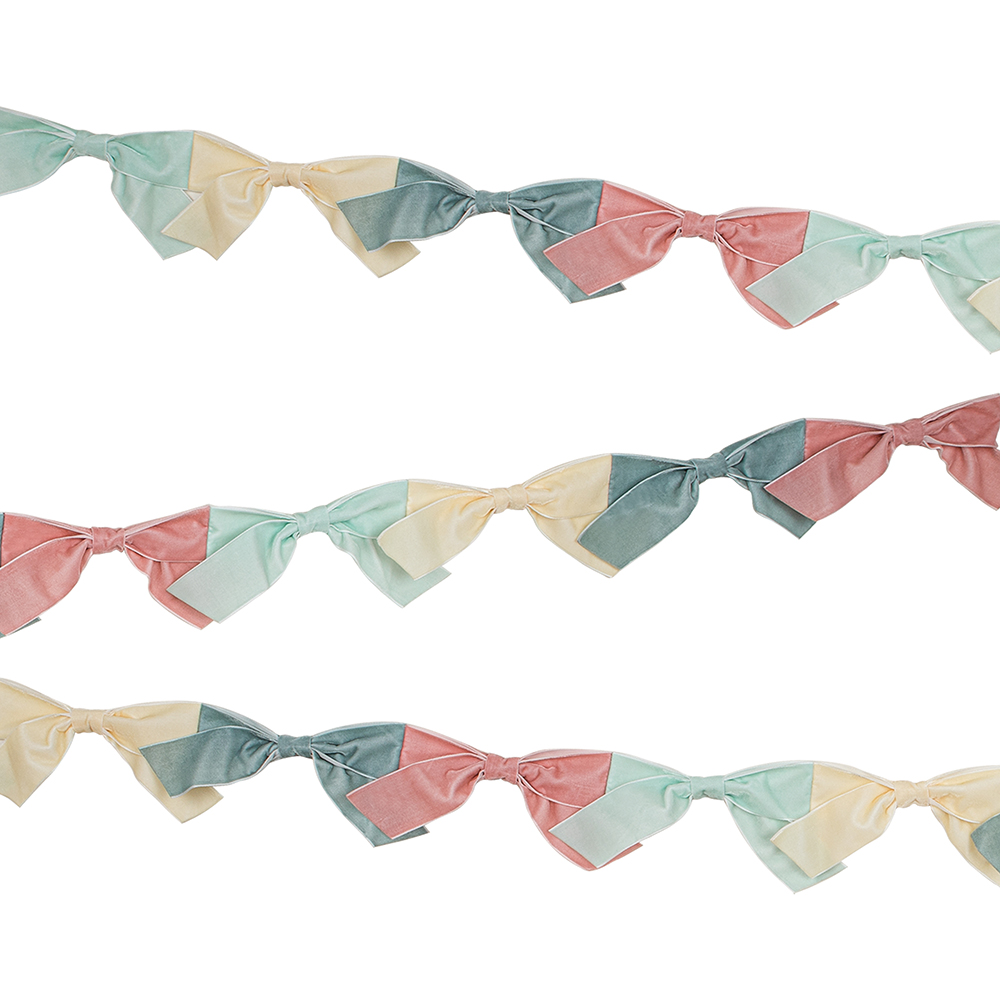 Picture of Velvet Bow Garland