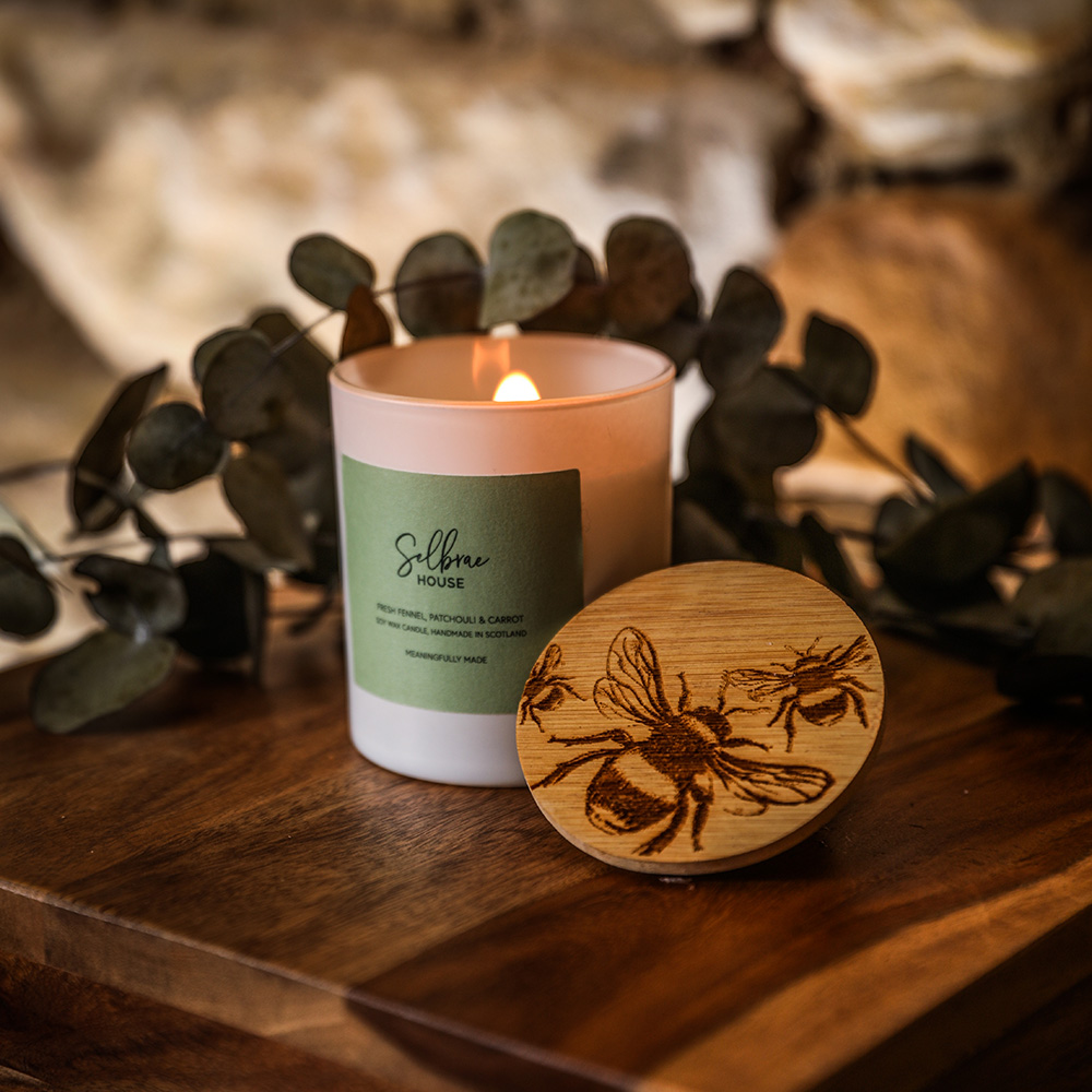 Picture of White Candle - Fresh Fennel, Patchouli & Carrot -