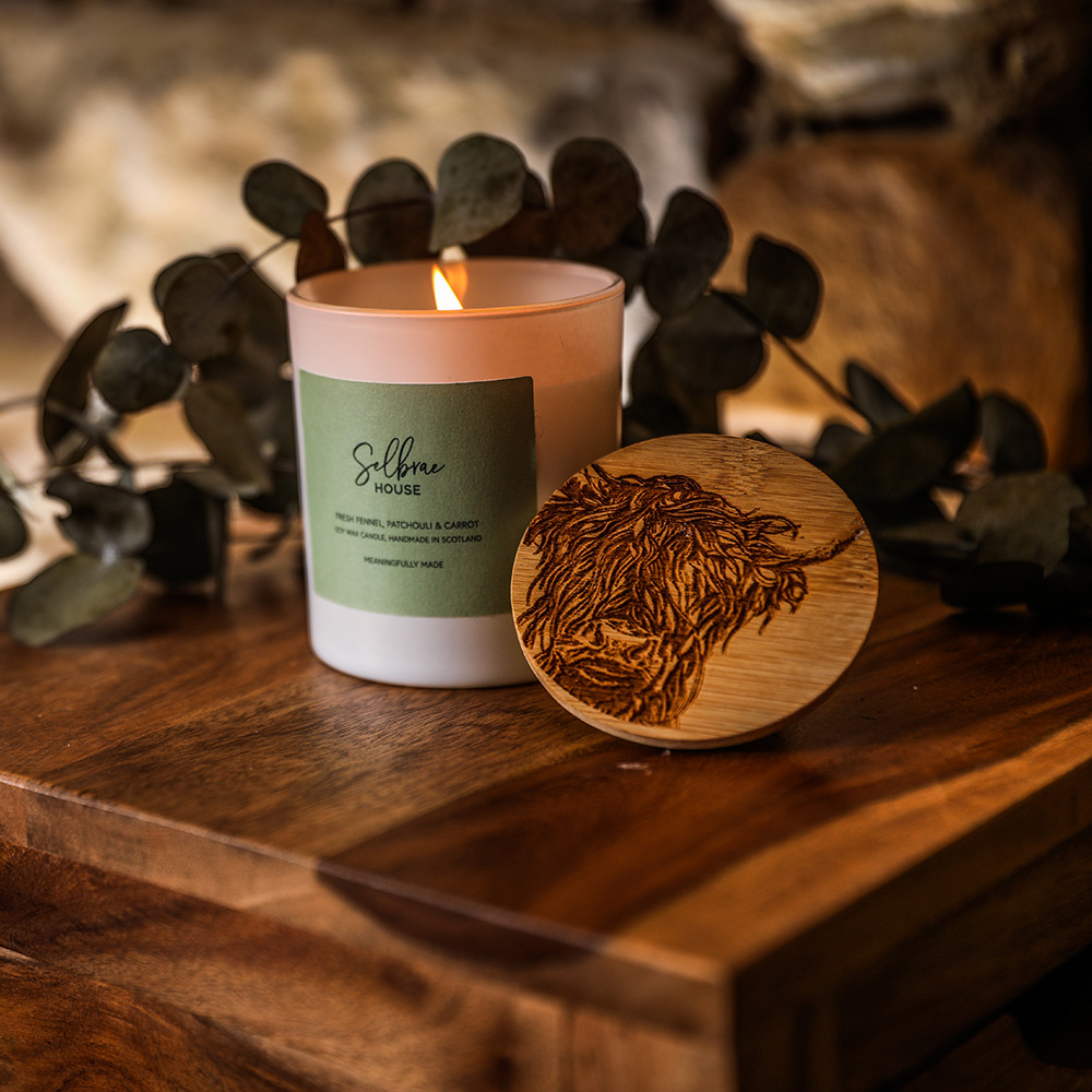 Picture of White Candle - Fresh Fennel, Patchouli & Carrot -