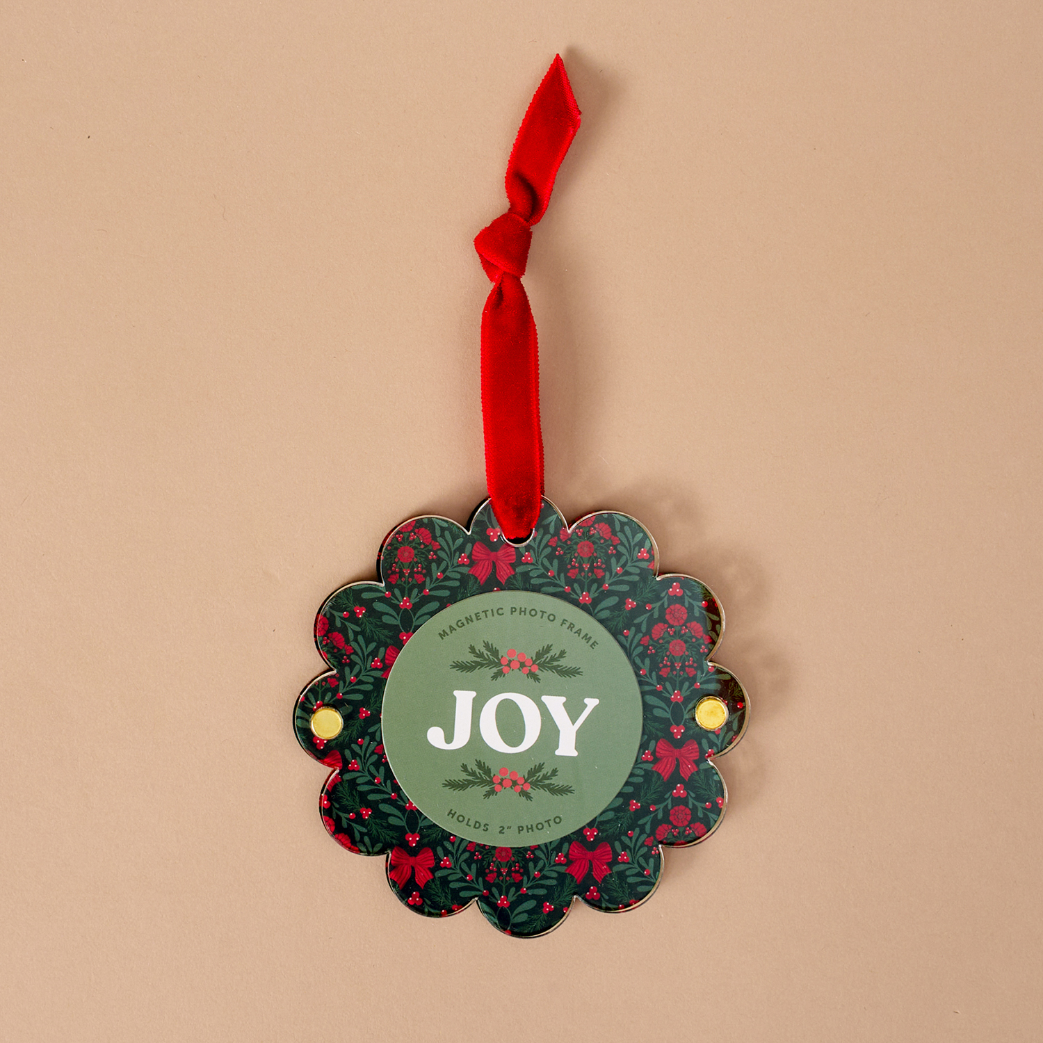 Picture of Scalloped Round Picture Frame Ornament-A Merry Mom