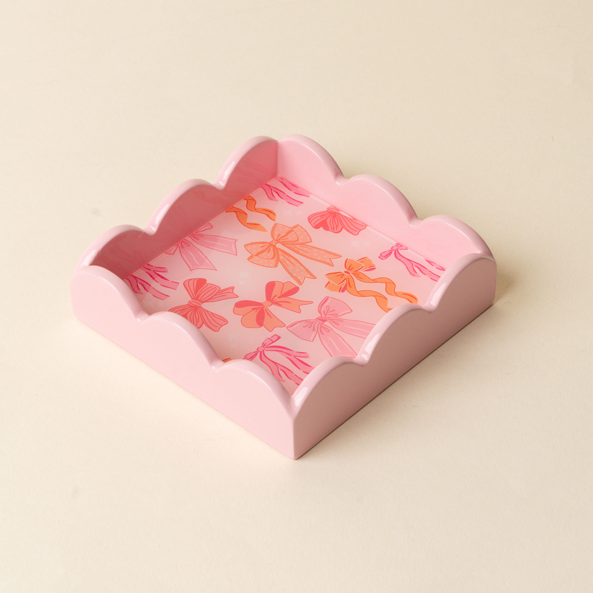 Picture of Scallop Trinket Tray-Blushing Bows