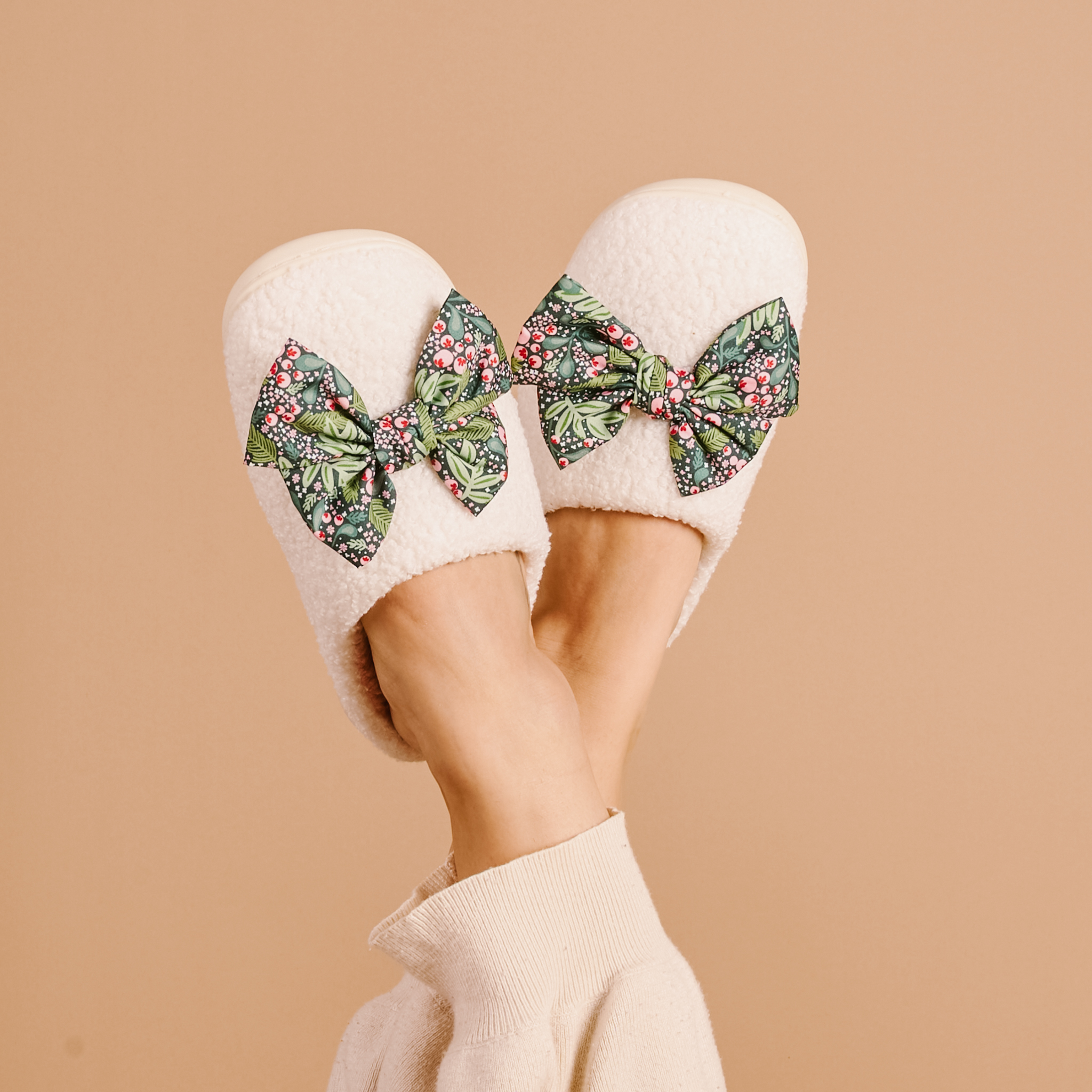 Picture of Fuzzy Slippers-Betty Bow Jolly Sprig S/M