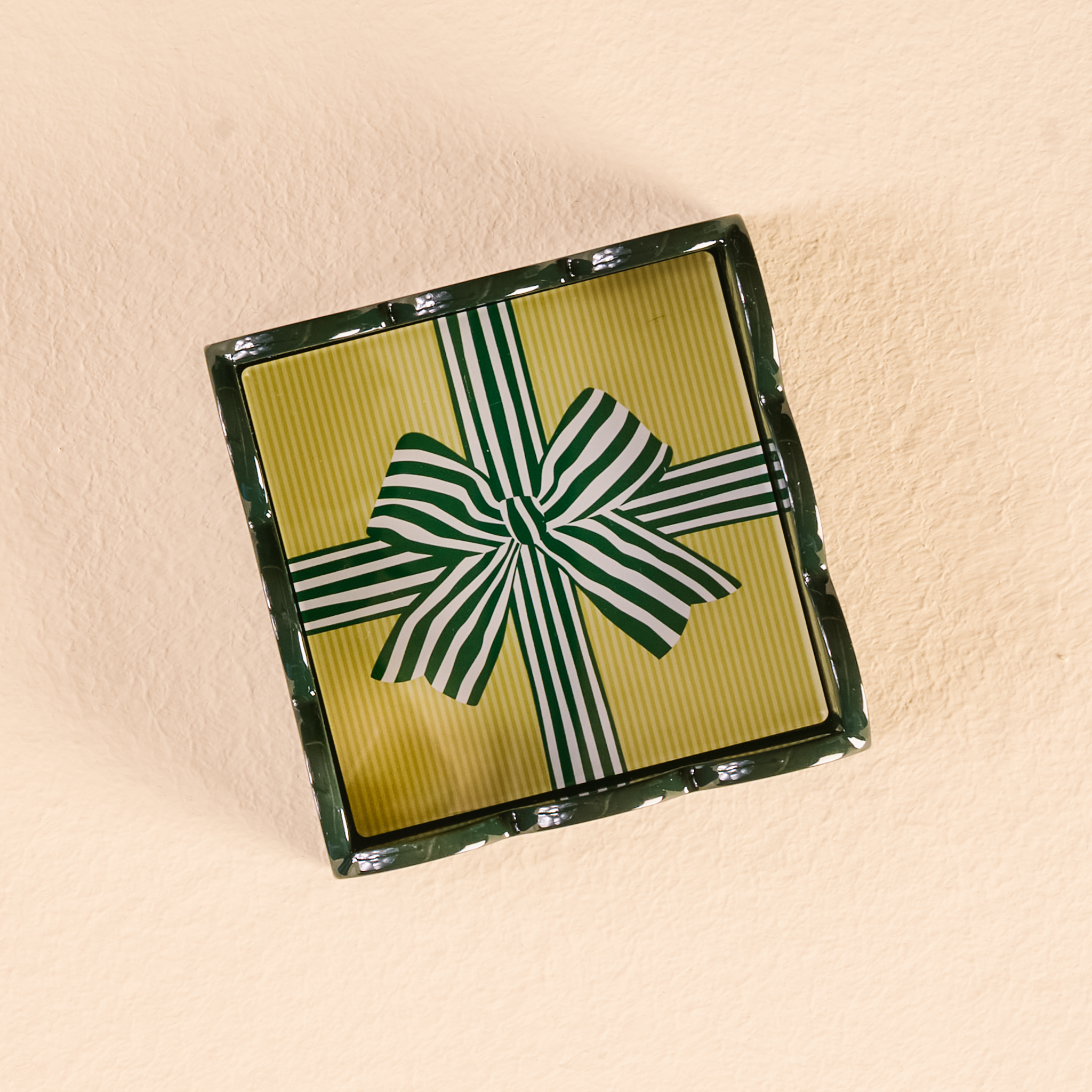Picture of Scallop Trinket Tray-Holiday Gift Bow Green