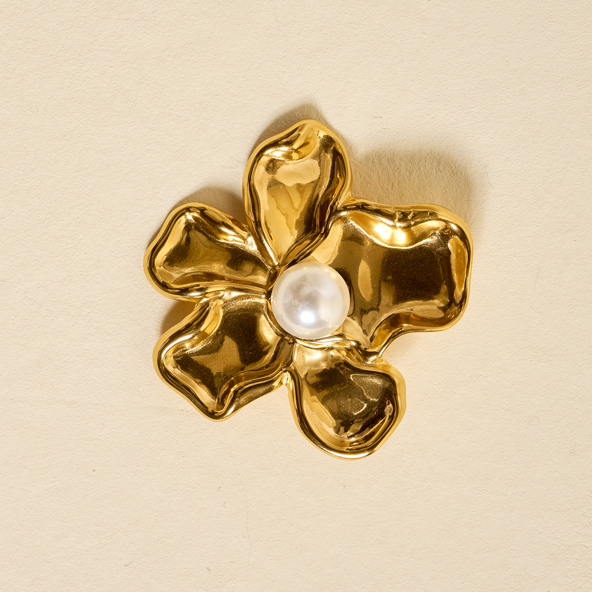 Picture of Timeless Brooch-Pearl Core Flower
