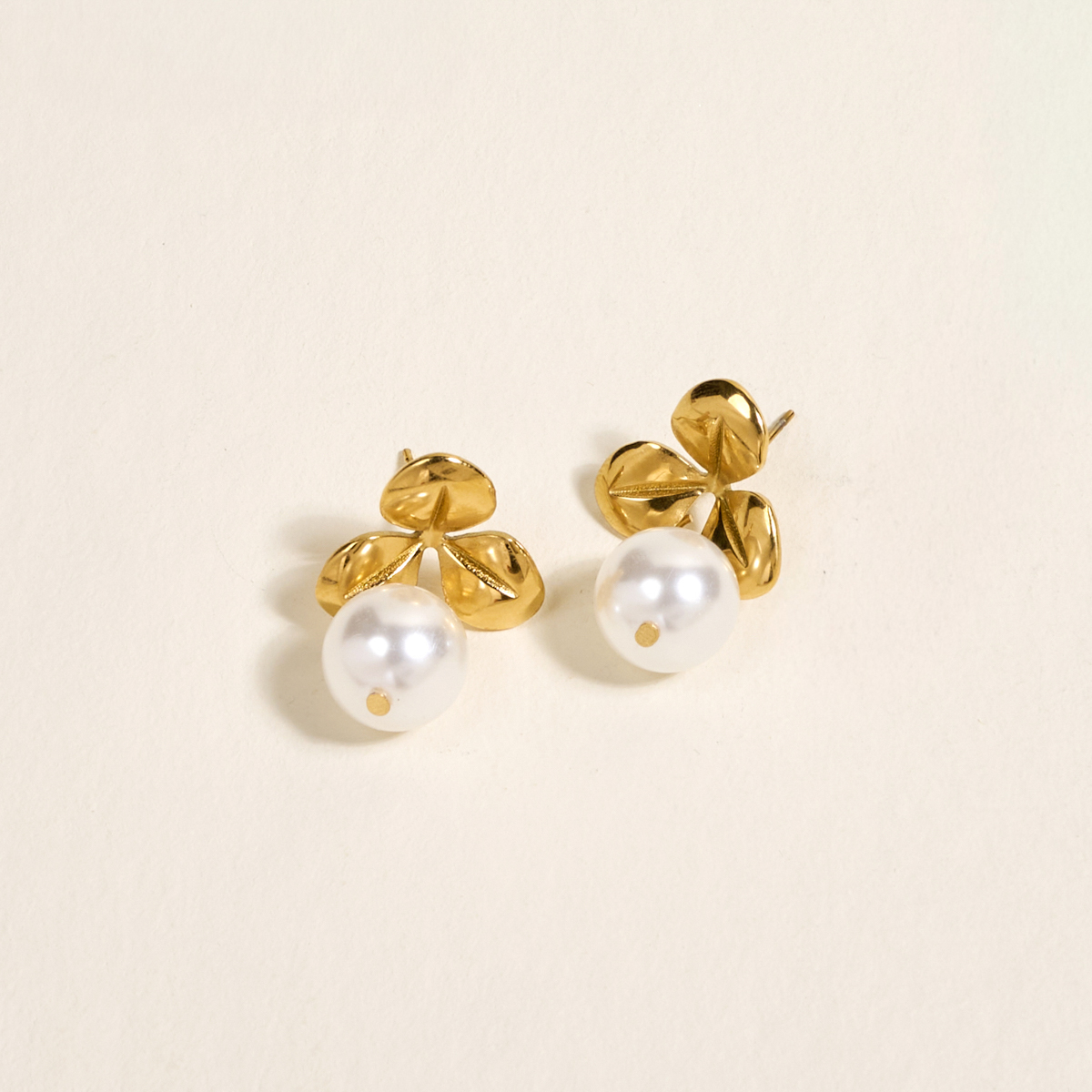 Picture of Standout Earrings-Fleur de Pearl
