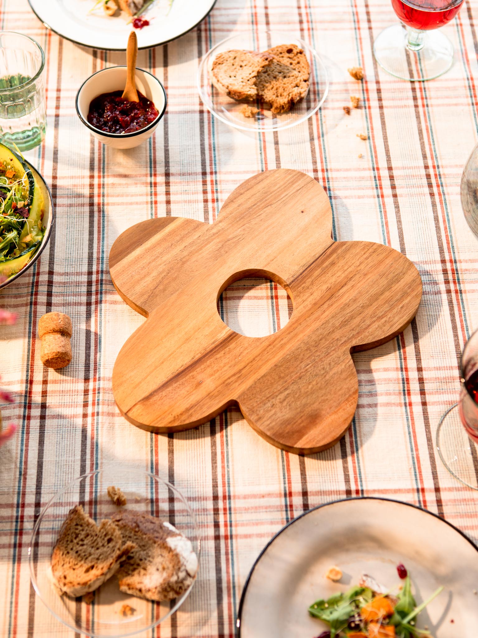 Picture of DOIY, Serving Board, Daisy