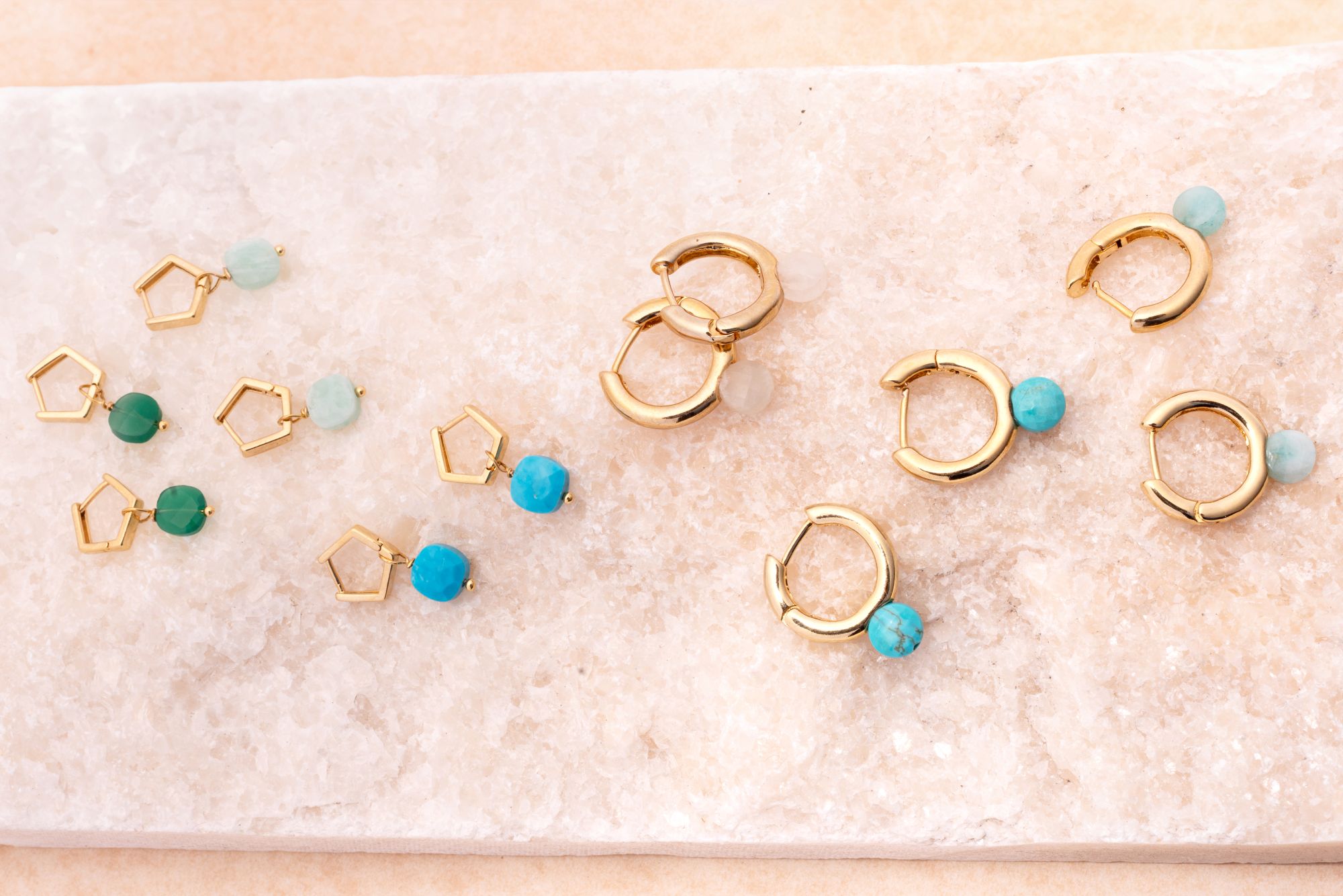 Picture of 32pc gold gemstone huggie hoop earring package